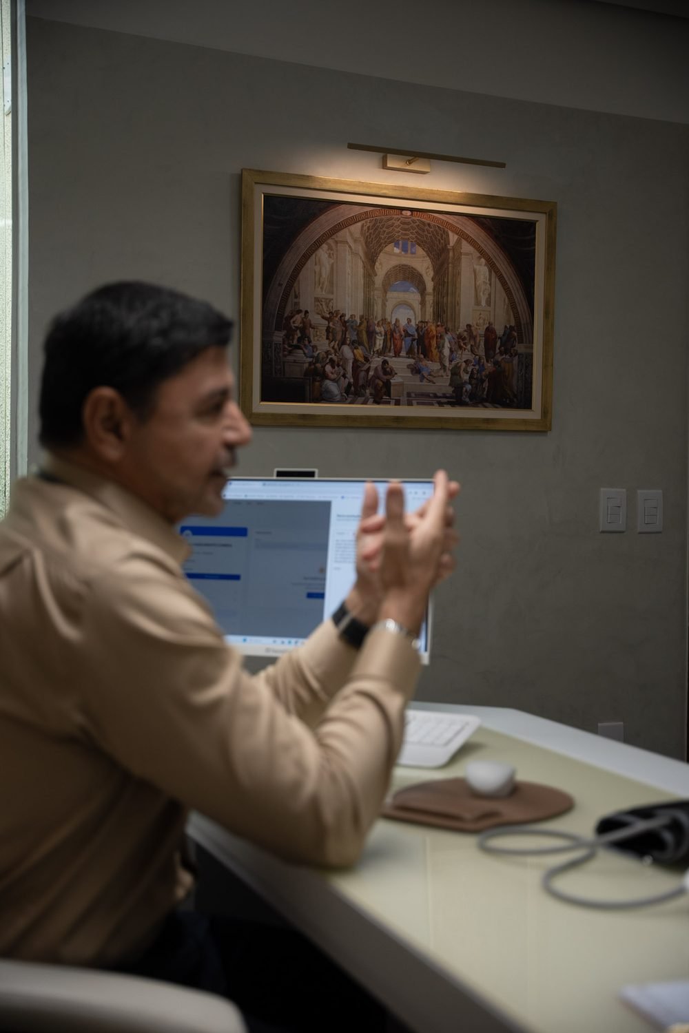 Dr. João Vergílio do Nascimento em consulta de check-up metabólico no Instituto Aureus, em Vila Velha